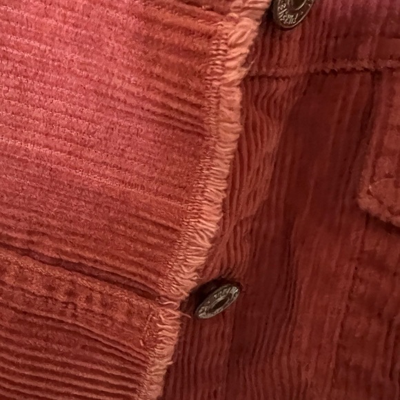 Forever 21 Corduroy Coral Red Crop Shacket Shirt Jacket Front Pockets Raw Hem L - Picture 3 of 7